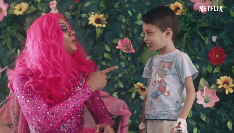 série netflix mostra drag queen alegra crianças câncer piauí