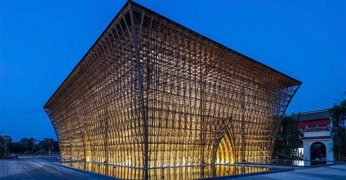 Centro de convivência feito com 42 mil caules de bambu encanta turistas de resort no Vietnã