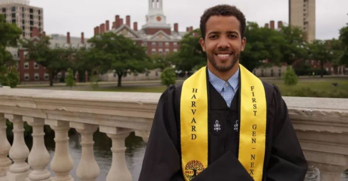 Estudante mineiro se forma em Harvard e dedica diploma ao pai falecido