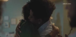 homem e mulher se abraçam em frame de campanha de natal de Boticário